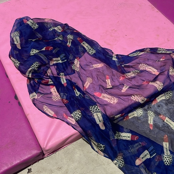 BEBE lipstickck scarf on navy bluee background - Picture 2 of 3